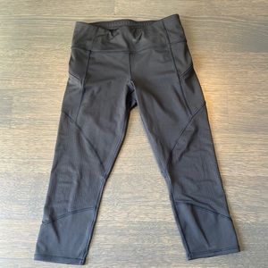 ATHLETA MESH CONTENDER CAPRI BLACK ATHLETIC RUNNING PANTS WITH POCKETS (S)